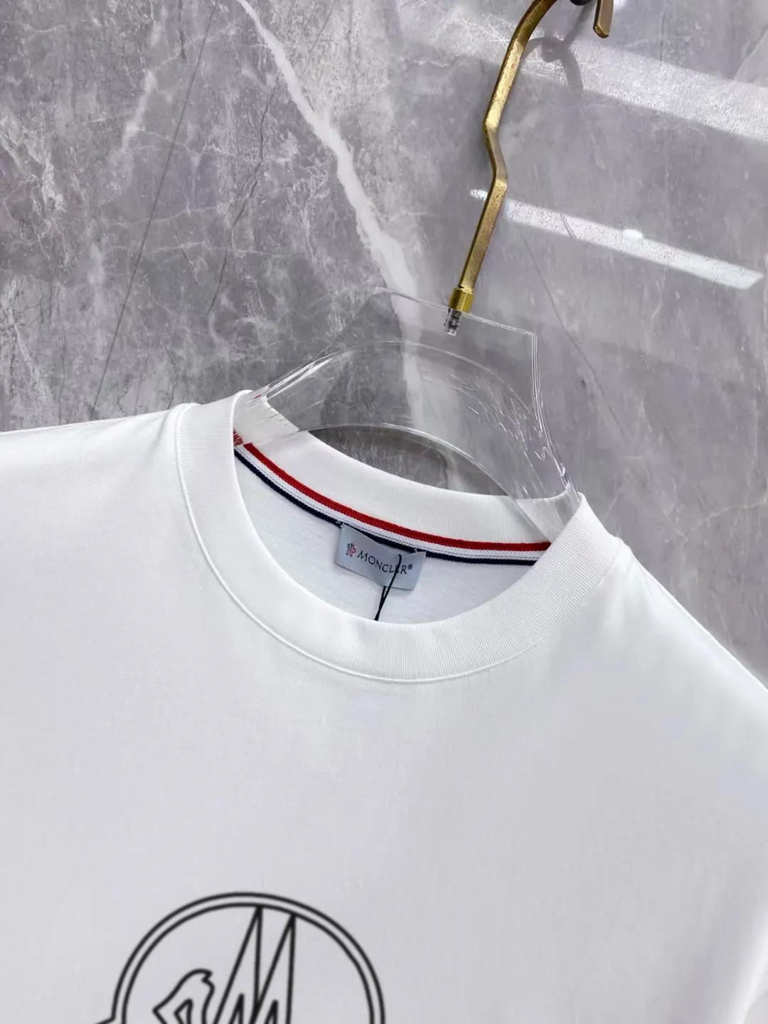 《Moncler~ 》📦 📦 2026New Arrival Quality T ， , Versatile Quality ！ ‼ 32 250G ‼ ， ， ， ， T 🤪 Sizes：S-M-L-XL-2XL ：Black，White， Same Style
